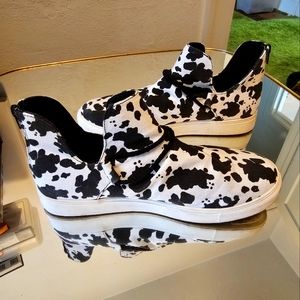 Very G cow print shoes sz 10. Comfy and so cute